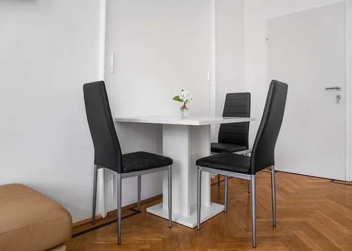 Spacious 7br Near Hauptbahnhof شقة فيينا