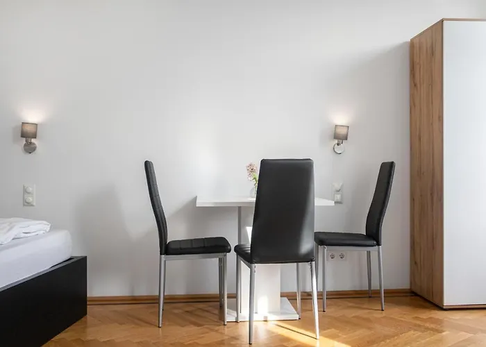 Spacious 7br Near Hauptbahnhof فيينا