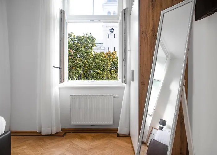 Spacious 7br Near Hauptbahnhof Apartment *