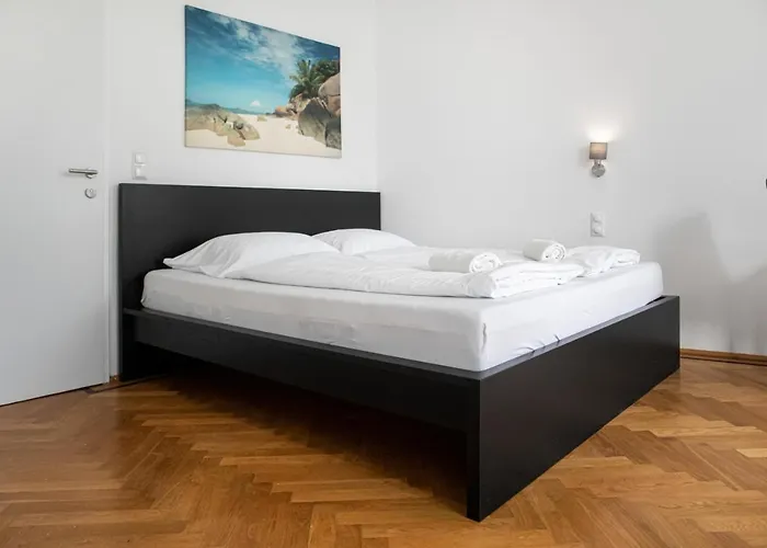 Spacious 7br Near Hauptbahnhof شقة *