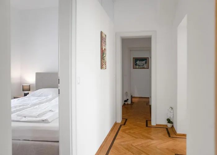 Spacious 7br Near Hauptbahnhof