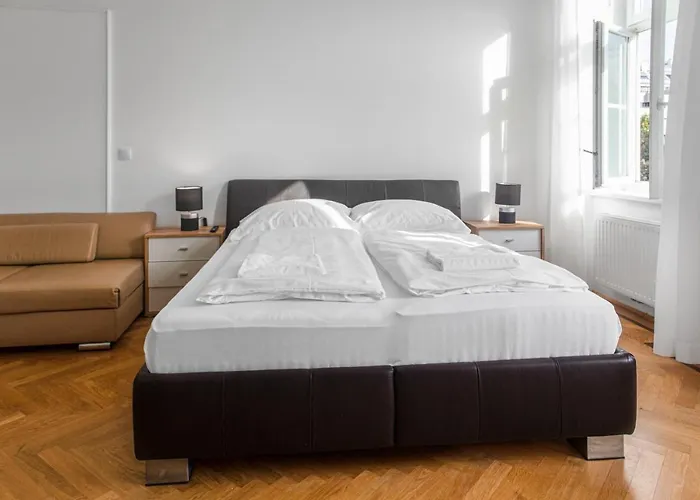 Spacious 7br Near Hauptbahnhof Apartment