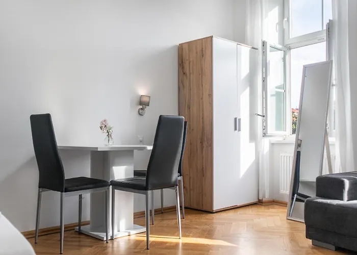 Spacious 7br Near Hauptbahnhof شقة *