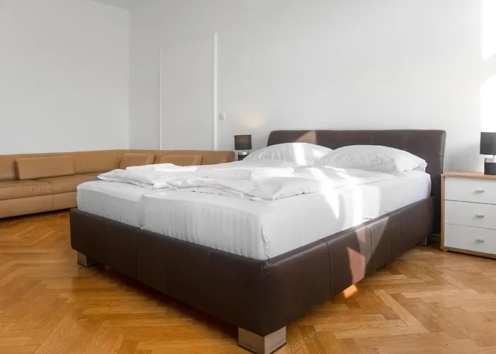 Spacious 7br Near Hauptbahnhof شقة