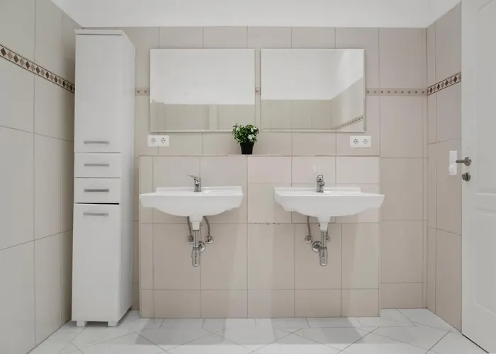 Spacious 7br Near Hauptbahnhof Apartment