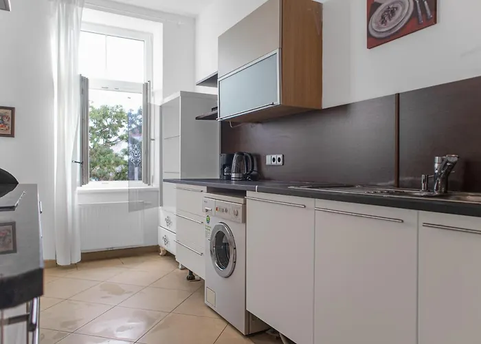 Spacious 7br Near Hauptbahnhof فيينا