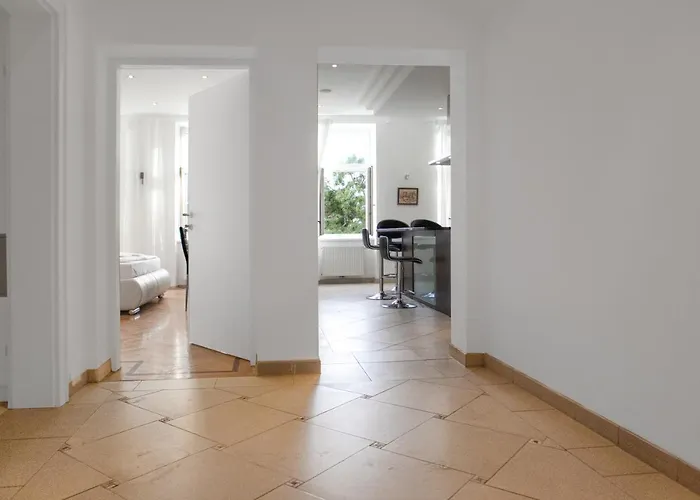 Spacious 7br Near Hauptbahnhof *